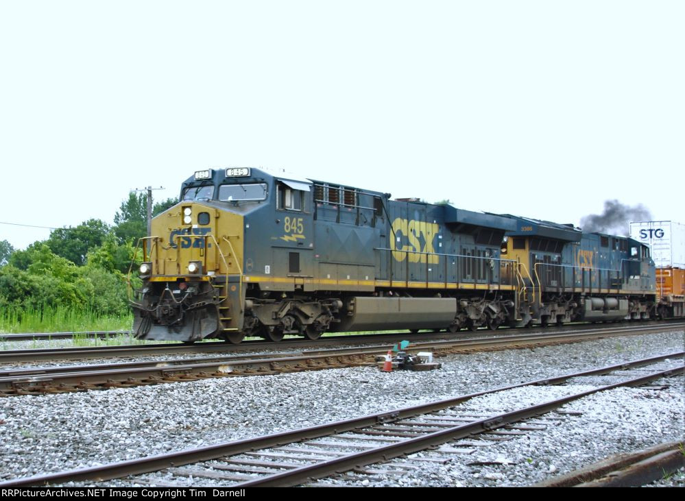 CSX 845 leads I017